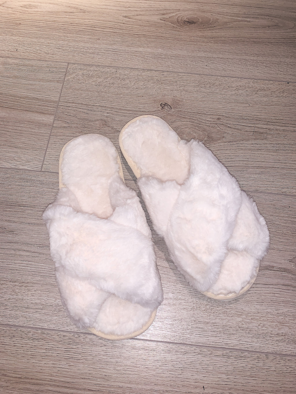Fluffy Crossover Slippers Cream